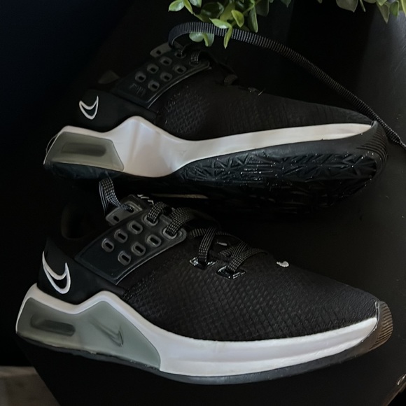 Nike - Picture 4 of 7